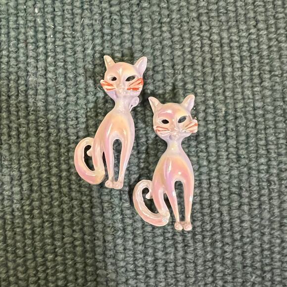 Vintage white cats enamel set-2 scatter pins brooches kitty cat lover jewelry - Picture 1 of 4